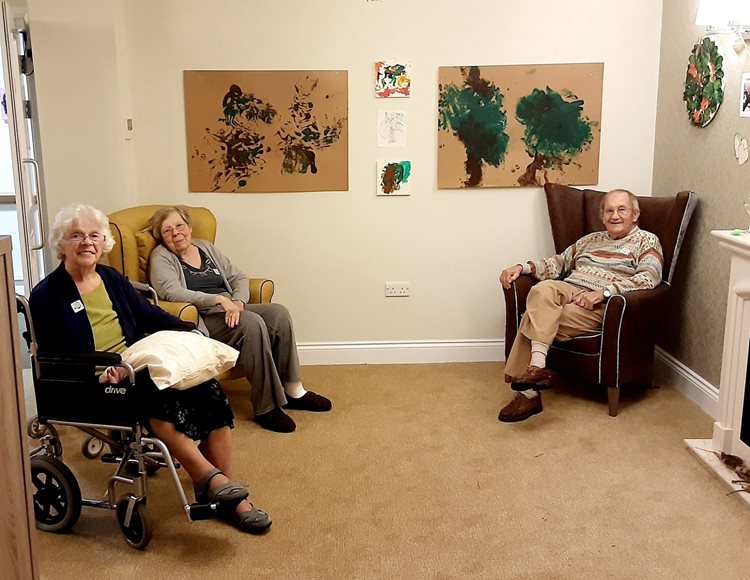 Ready, set, draw – Southmead care home residents take part in worldwide art festival